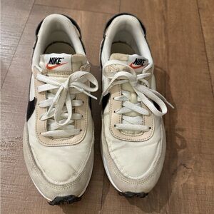 Nike White and Black Sneakers